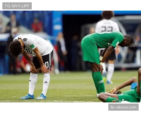 VAR新增辅助划线功能,用于更精确判断传中球是否先出底线